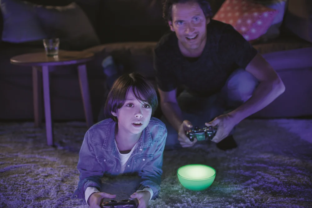 Lampička Philips Hue Go v obývacím pokoji