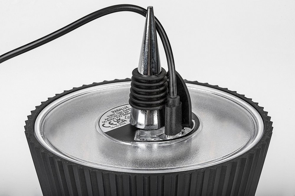 Dekoratívna fľašová lampa Rabalux Burdur, moderné osvetlenie terasy a darček pre milovníka vína detail napájania