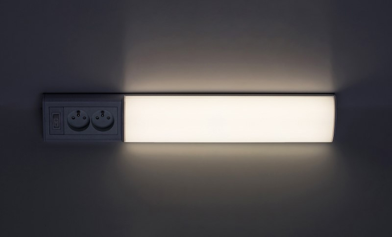 RABALUX 78040 Bath 2E svietidlo pod kuchynskú linku so zásuvkou š500mm LED 10W/900lm 4000K biela