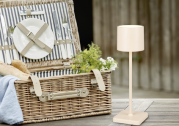 Hledáte stylové venkovní stolní lampy pro svou terasu?
