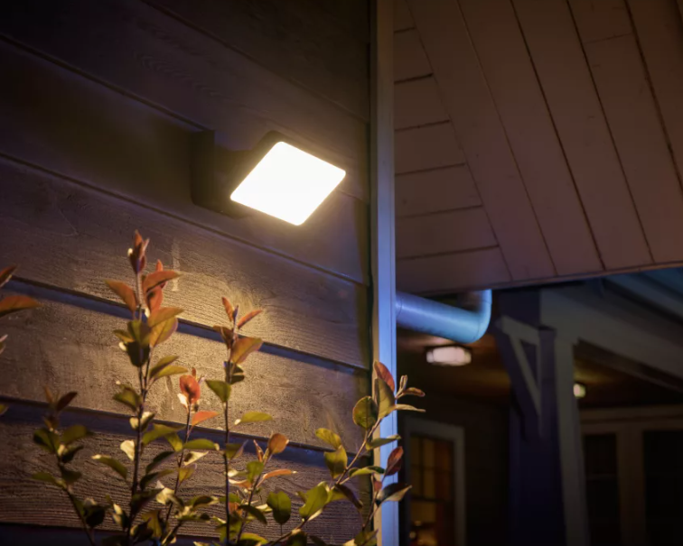 Philips Hue White 8719514382763 Welcome Exteriérový Reflektor LED 28W/2300lm 2700K IP44 čierna