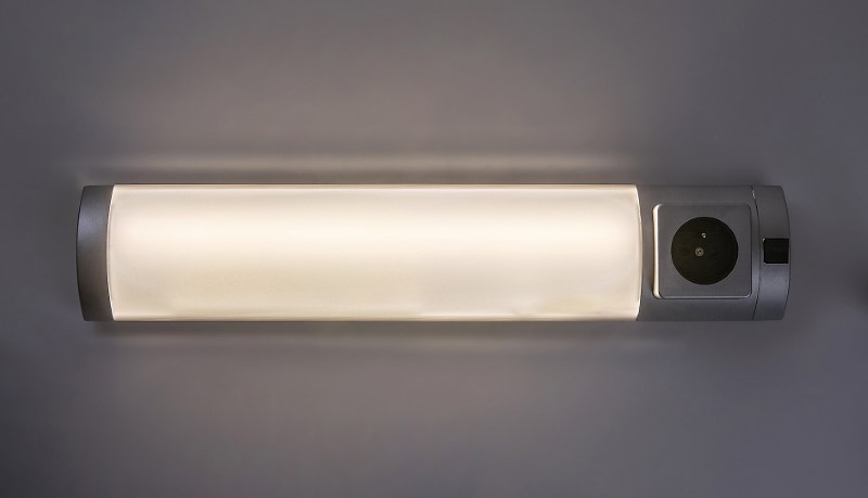 RABALUX 78038 Soft 2E svietidlo pod kuchynskú linku so zásuvkou š450mm LED 5W/260lm 4000K strieborná, biela