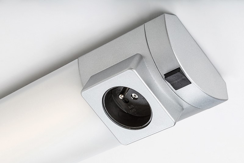 RABALUX 78038 Soft 2E svietidlo pod kuchynskú linku so zásuvkou š450mm LED 5W/260lm 4000K strieborná, biela