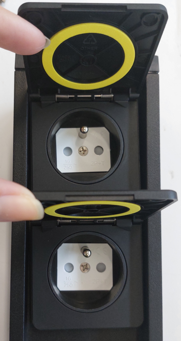 9702202012 LUTEC MAINS  vonkajšia zásuvková skrinka 3500W čierna IP54 (francúzky typ s kolíkovým uzemnením)