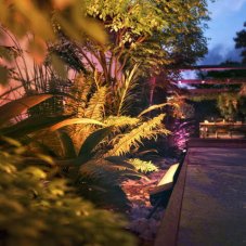 Philips Hue 17466/30/P7 exteriérové ​​svítidlo na zem Amarant 20W/1400lm 2000-6500K, RGB IP65 černá napájecí zdroj PSU není součastí balení