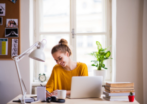 Aké smart osvetlenie potrebuje vysokoškolák a mladý profesionál pre maximálnu efektivitu?