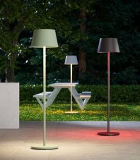REDO 90440 TESEO vonkajšia stojacia lampa SMD LED V1500mm 10W 922/550lm 2700+3000+4000K IP65 čierna, vrátane batérie 13200 mA
