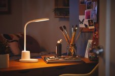 Philips 8719514443792 Bucket stolní lampička s držiakom na mobil LED 7W/200lm 3000-5700K USB bílá stmívatelná