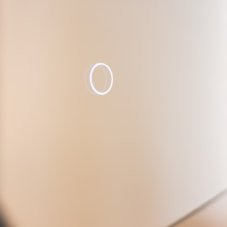 LED koupelnové zrcadlo s osvětlením ve tvaru trojúhelníku se zaoblenými rohy 716lm 3000+4000+6000K IP44, průhledné - Zuma Line LUSTRO D3005