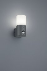 TRIO 222260142 Hoosic nástěnné exteriérové svítidlo E27 1x28W IP44, pohybový senzor