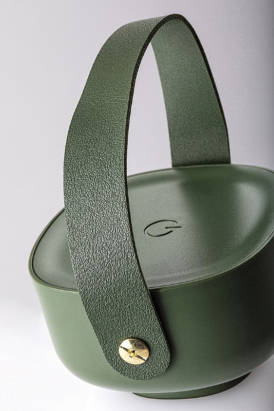 Rabalux Funes 77144 s úchytem z umělé kůže, připravené k přenášení na terasu nebo do zahrady