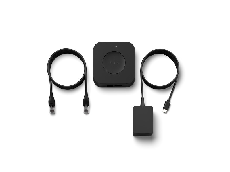 Obsah balenia Philips Hue Bridge Pro – mostík, adaptér USB-C, USB-C a ethernetový kábel