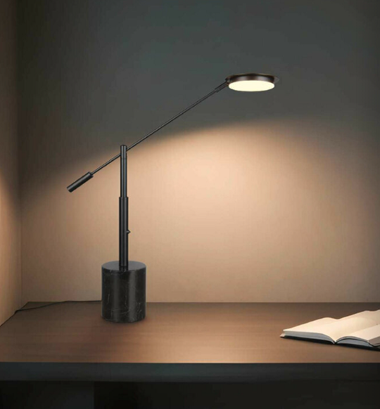 Stojací lampa Rodinka FIORE – moderní LED svítidlo s kovovou konstrukcí pro pracovní nebo obývací prostor