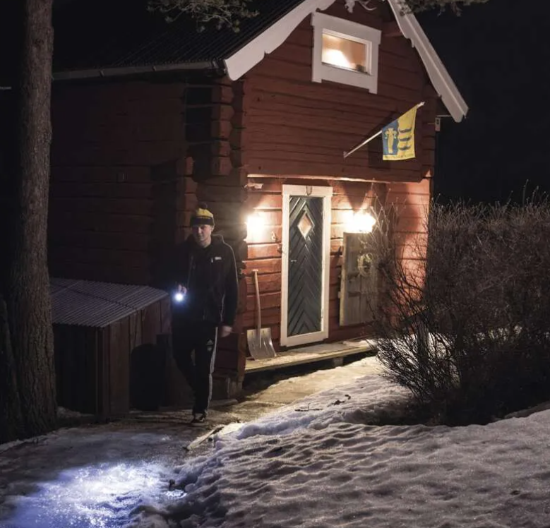 kvalitní dobíjecí LED ruční baterka oprava nouzové osvětlení kempování rybaření karavan světlo