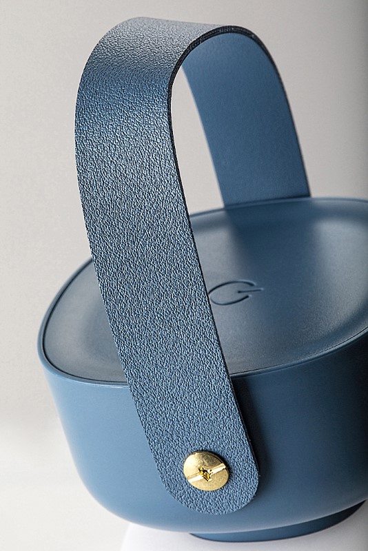 Rabalux Funes 77145 s úchytem z umělé kůže, připravené k přenášení na terasu nebo do zahrady