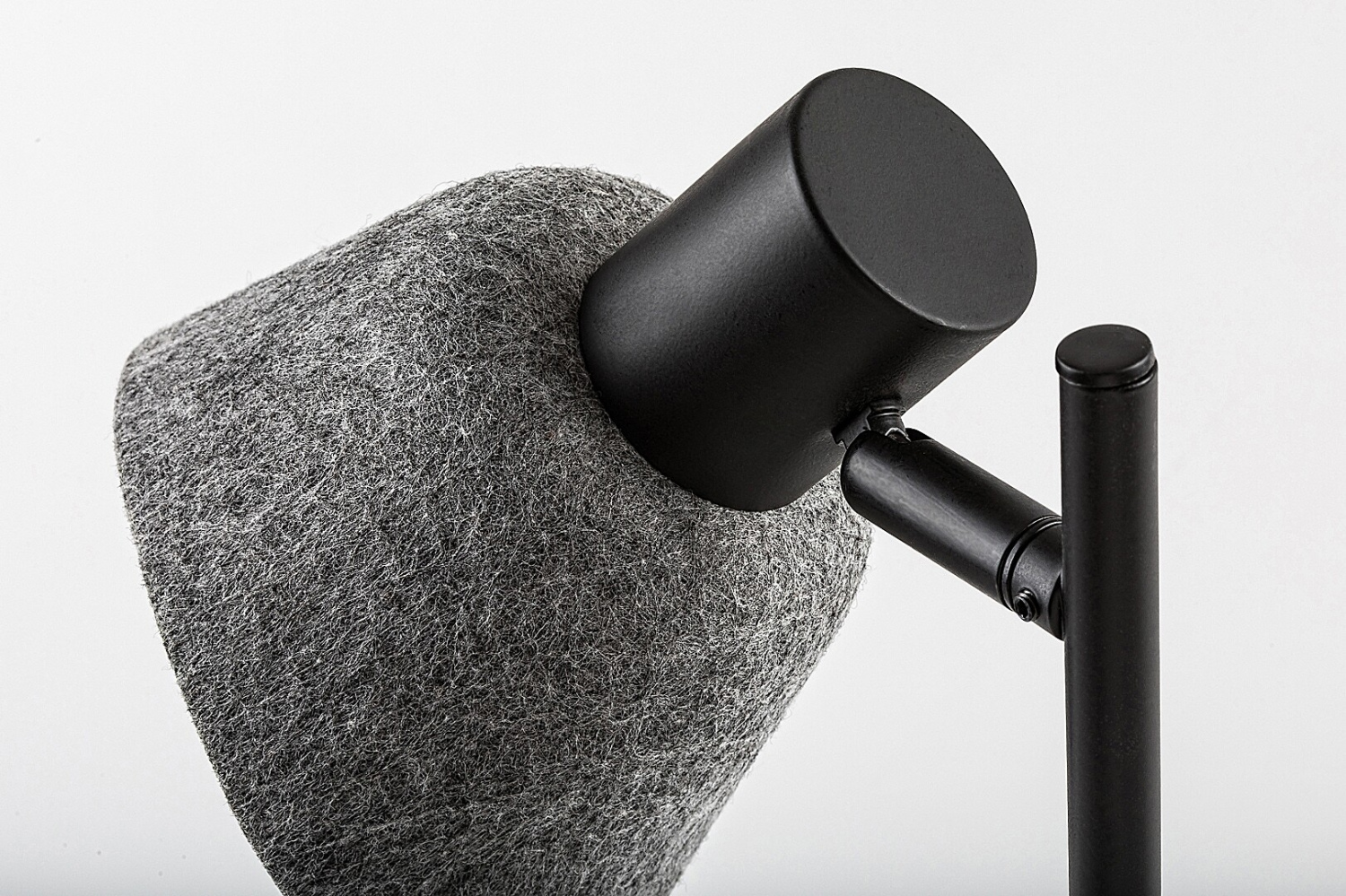 Detail akustického materiálu svítidla Rabalux Farelia