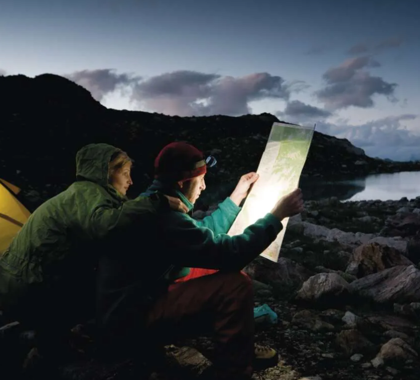 běžecká čelovka volné ruce bezpečnost dobrodružství v lese svoboda pohybu hory rybaření svoboda dobíjecí