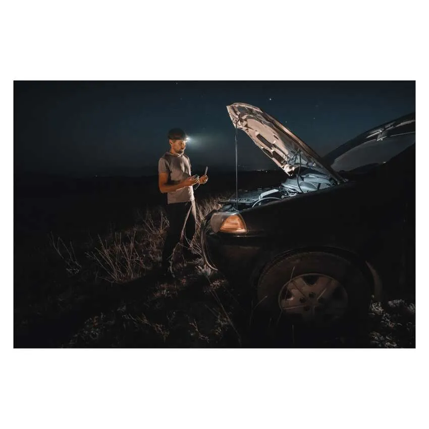 Oprava auta s našimi čelovkami je hračka, ruce máte volné a světlo dostatečné. 