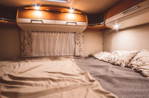 LED bodová světla 12V nízkonapěťové osvětlení do karavanu úspora energie udržitelnost