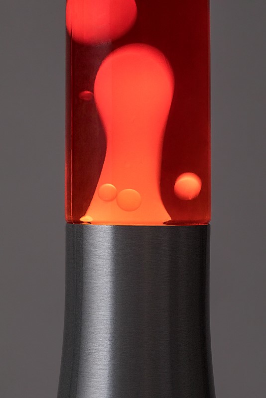Detail červenej lávovej lampy